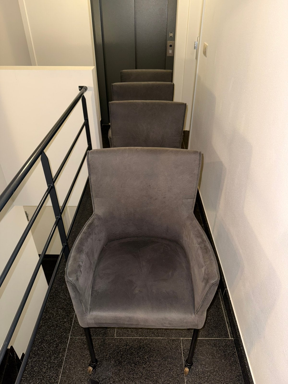 Eetkamerstoelen 4stuks, Ophalen of Verzenden, Gebruikt, Grijs, Vier