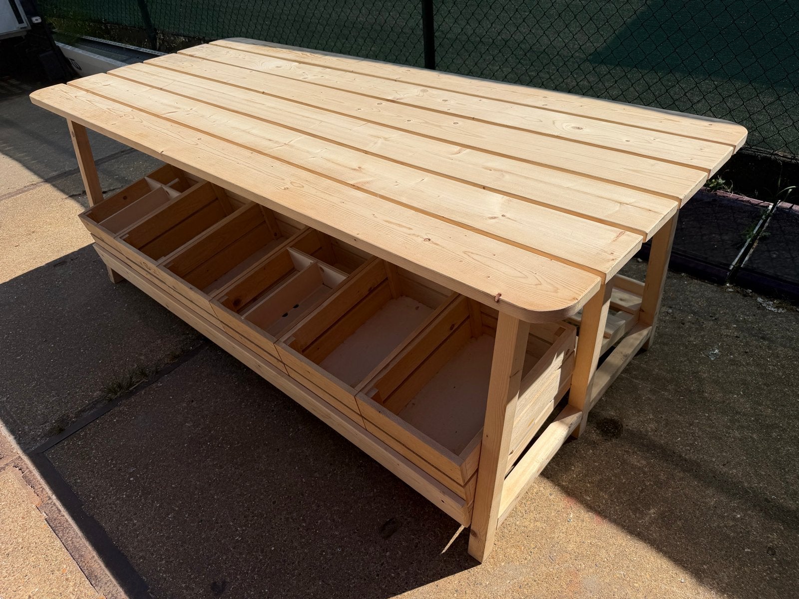 Presentatie tafel met kistjes, Ophalen, Zo goed als nieuw, Rechthoekig, Hout