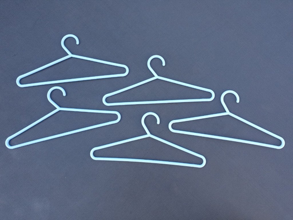 5 plastic lichtblauwe baby/peuter kledinghangers, Ophalen of Verzenden, Zo goed als nieuw, Overige merken