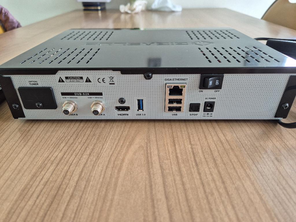 Gigablue UHD UE 4K Sateliet decoder, Ophalen of Verzenden, Zo goed als nieuw
