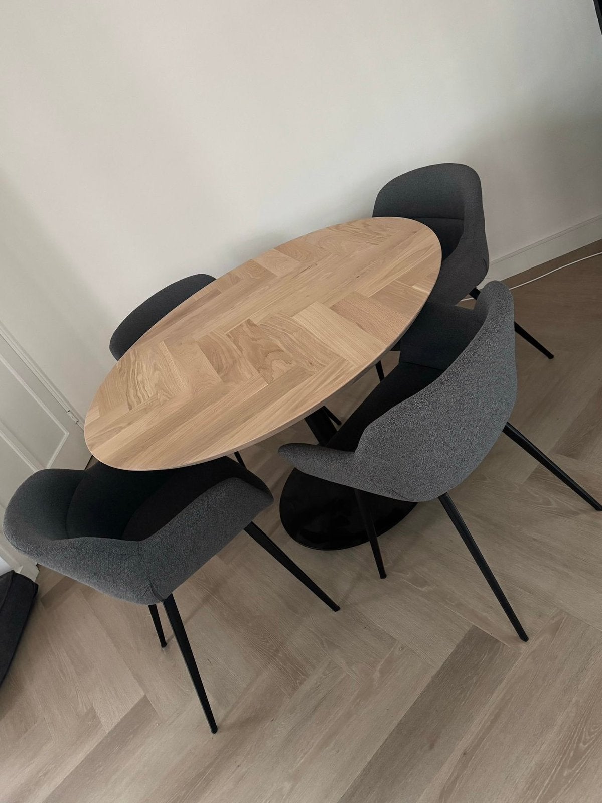 Eettafel rond 120cm eikenhout visgraat + 4 Kave Home stoelen, Ophalen, Zo goed als nieuw, Modern