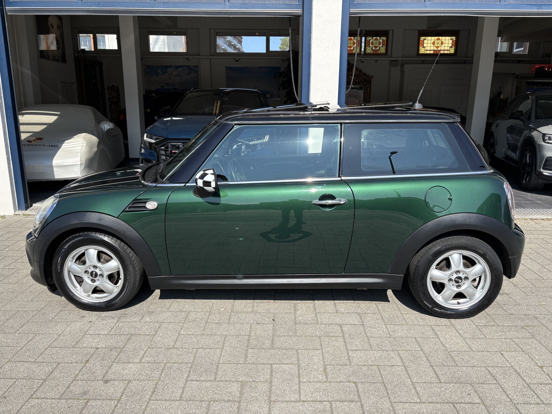 MINI Mini 1.6 Cooper Business Line DAK/AIRCO/CRUISE/NL AUTO, Voorwielaandrijving, Euro 5, 4 cilinders, 4 stoelen