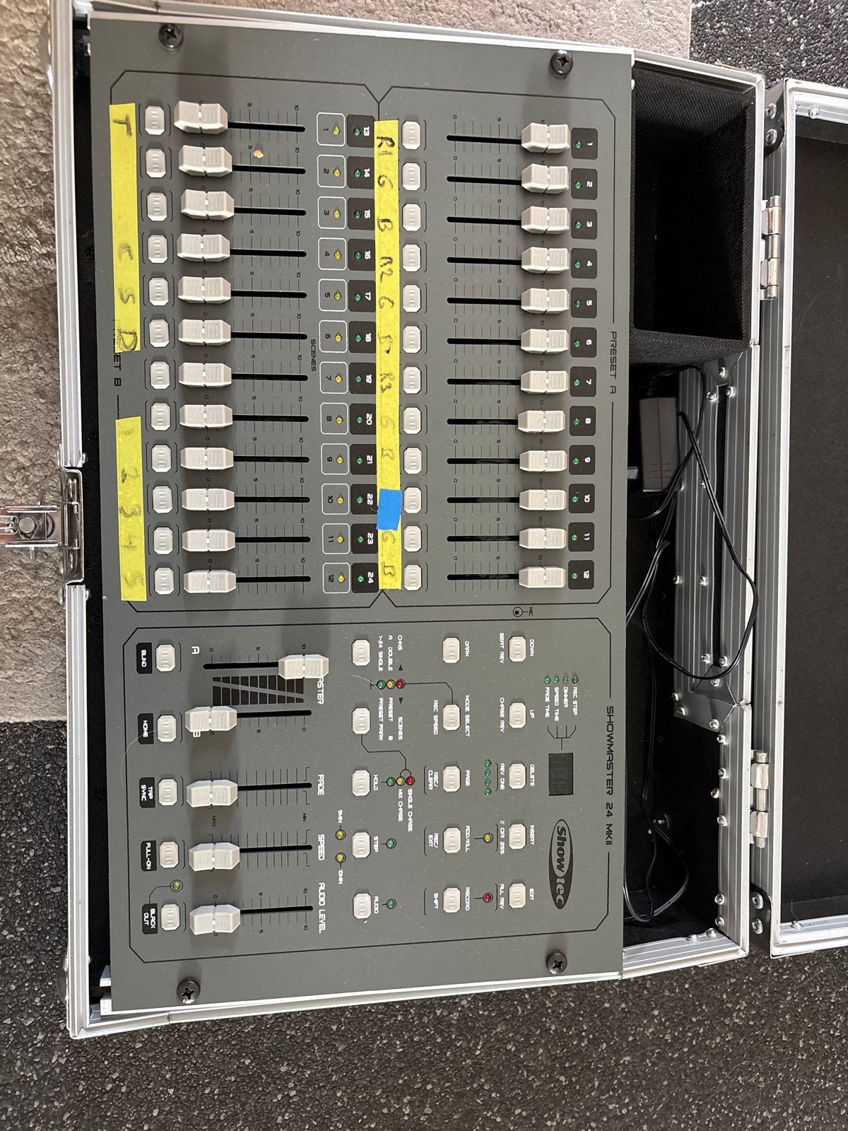 Showtec Showmaster 24 MKII DMX-controller in flightcase, Muziek en Instrumenten, Ophalen of Verzenden, Gebruikt