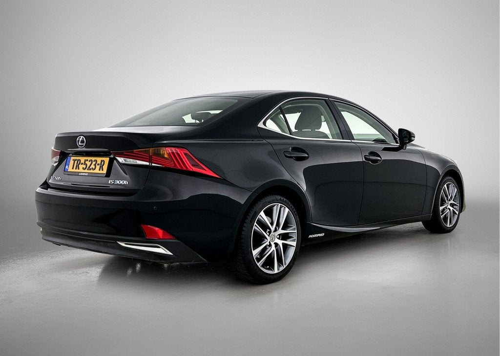 Lexus IS 300h Hybrid Business Line | Parkeersensoren | Cruis, Automaat, 12 maanden, Achterwielaandrijving, Gebruikt
