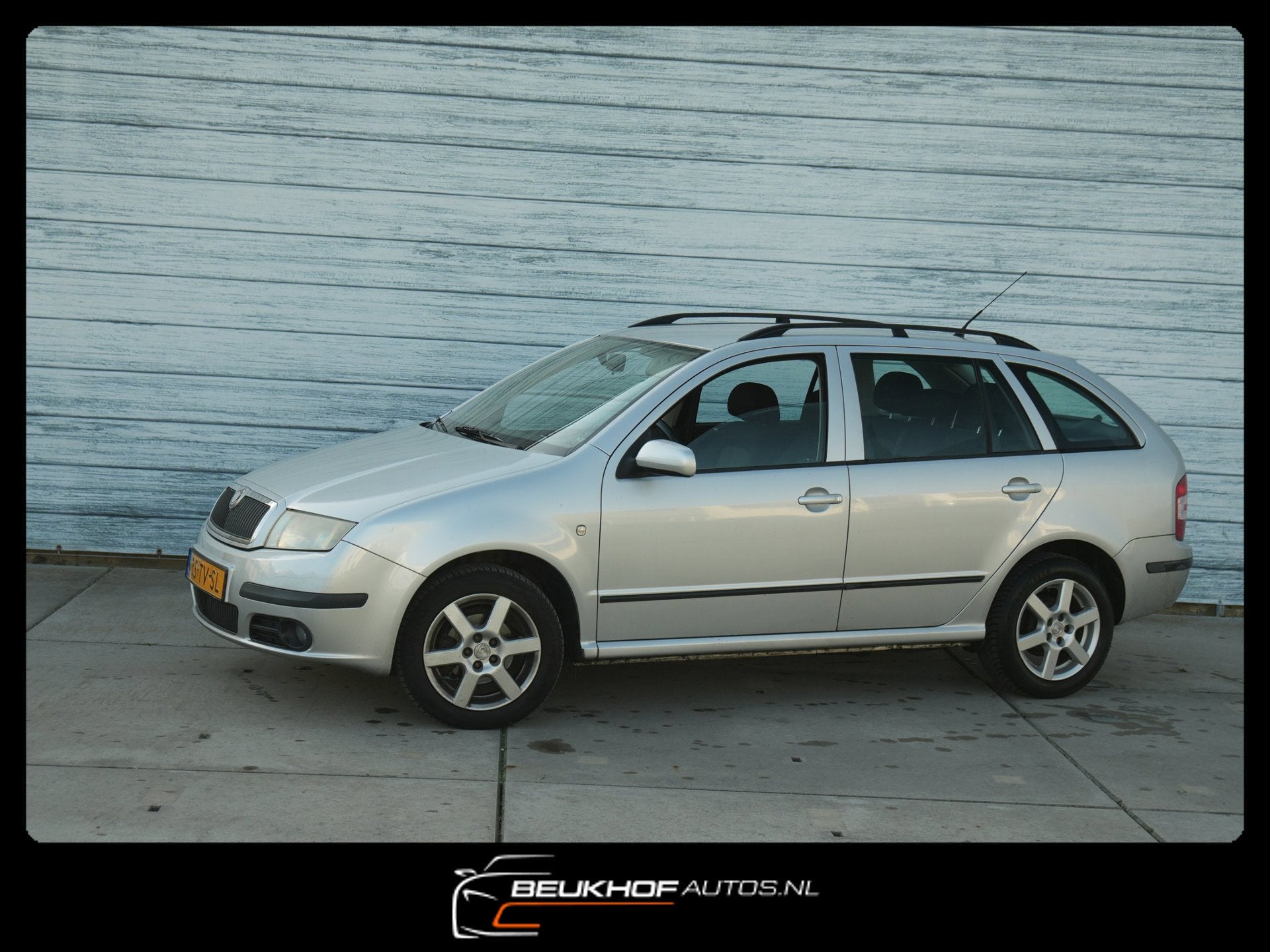 Skoda Fabia Combi 1.4-16V Spirit+ Airco Koud Apk 03-2027, Auto's, Voorwielaandrijving, Gebruikt, Zwart, 4 cilinders