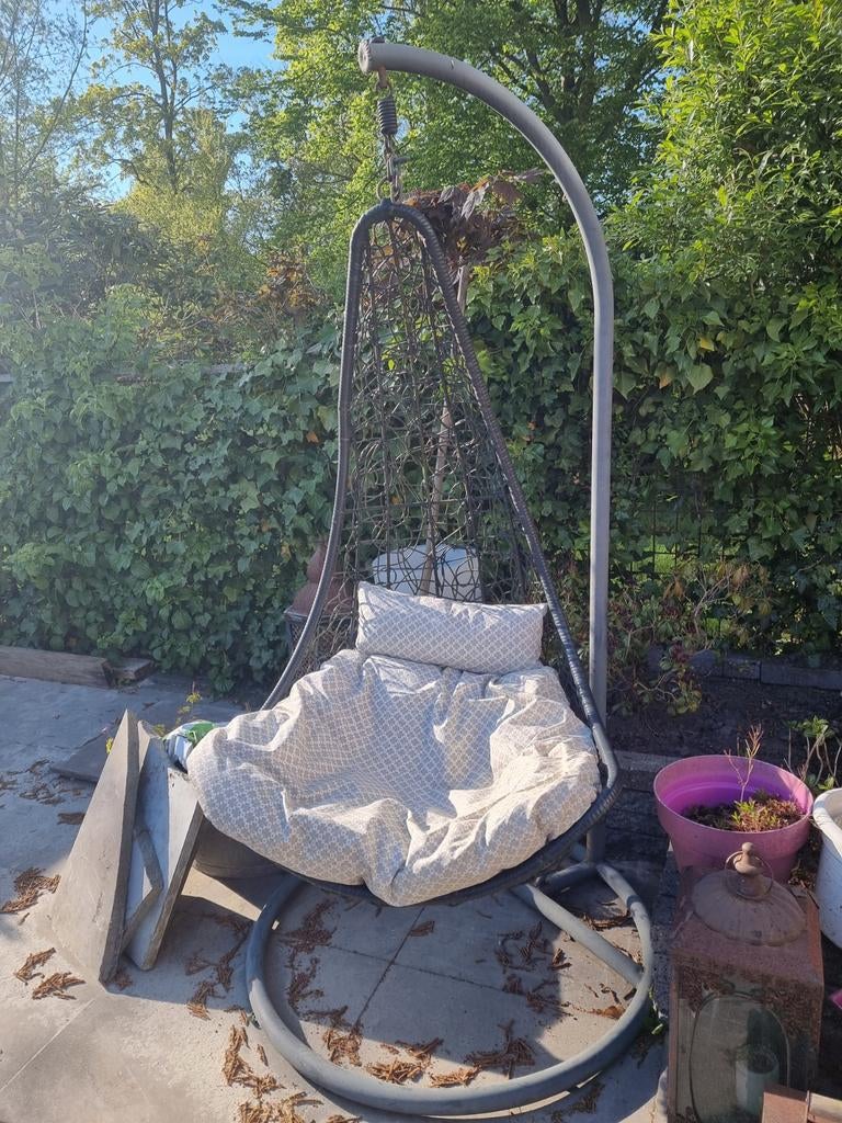 Comfortabele hangstoel met standaard - draagkracht 150kg, Ophalen, Gebruikt, Wicker