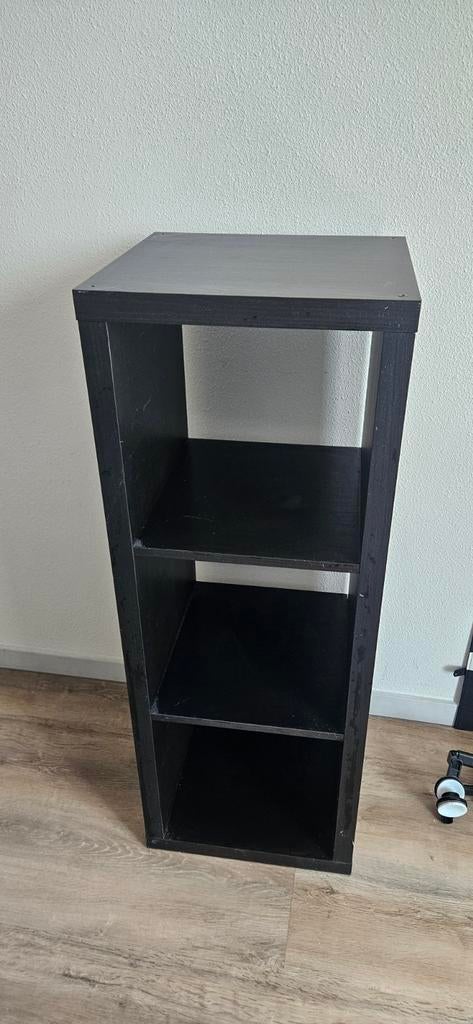Zwart houten kastje met 3 planken (Ikea), Ophalen, Gebruikt