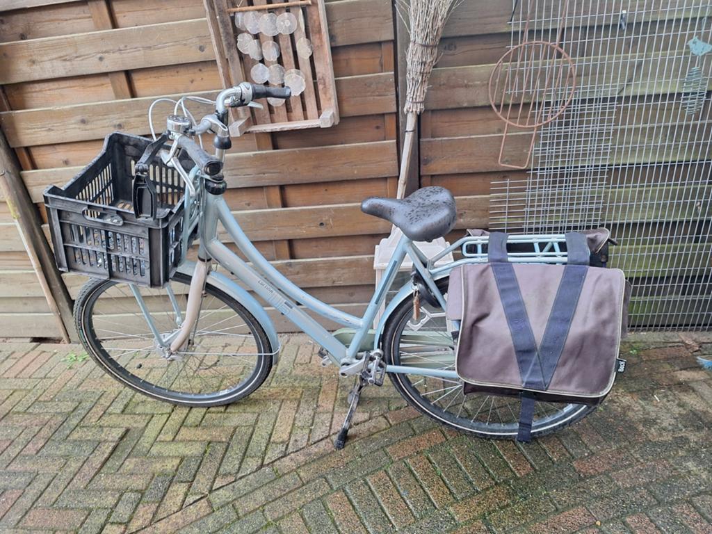 Cortina Damesfiets met mand en fietstassen, Fietsen en Brommers, Fietsen | Dames | Damesfietsen, Gebruikt, Velgrem, Versnellingen