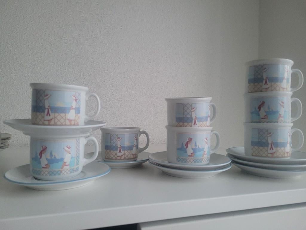 2x jaren 80 kop en schotel Douwe Egberts Monaco pastel, Huis en Inrichting, Keuken | Servies, Ophalen of Verzenden, Zo goed als nieuw