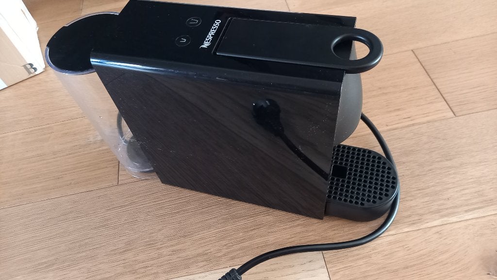 Nespresso Essenza Mini zwart, Witgoed en Apparatuur, Koffiepads en cups, Koffiemachine, Ophalen of Verzenden, Zo goed als nieuw