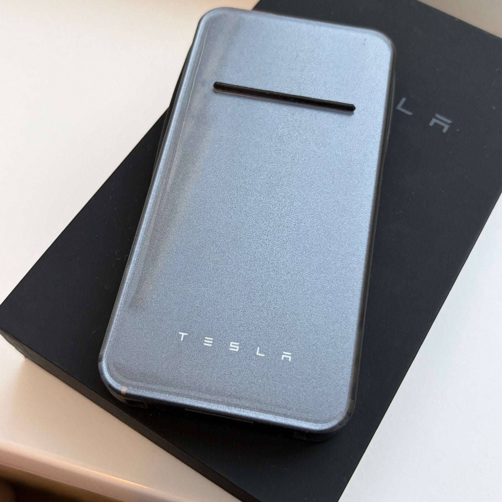 Tesla Wireless Phone Charger 2.0 Steel Grey, Universeel, Draadloze oplader, Ophalen of Verzenden, Zo goed als nieuw
