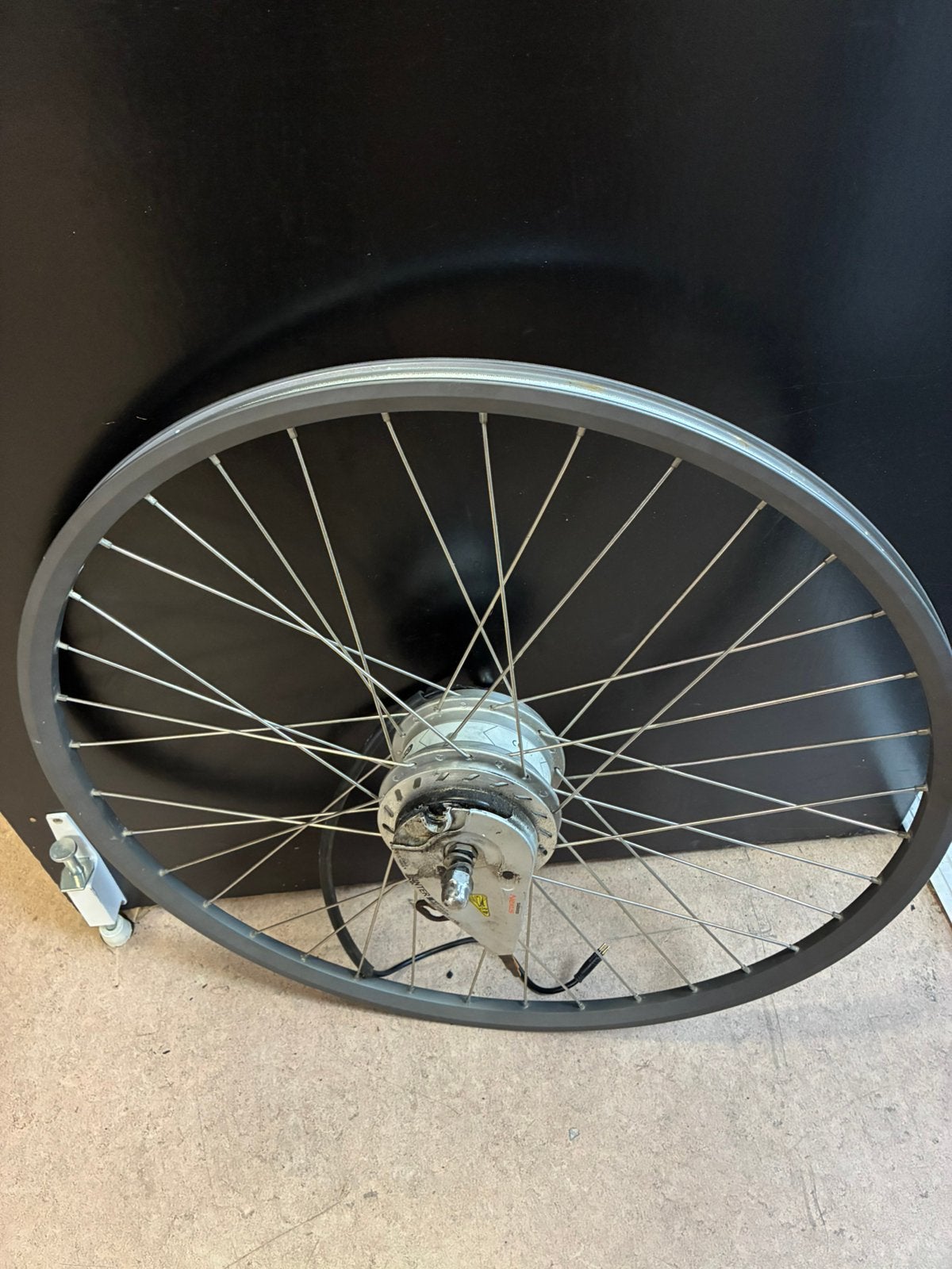 Cortina voorwiel met motor 36v 3 pins, Fietsen en Brommers, Ophalen of Verzenden, Zo goed als nieuw, Motor