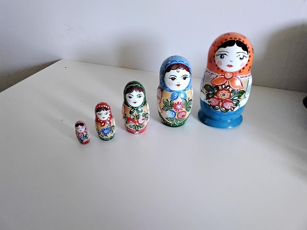Set van 5 Matroesjka poppen - Handgeschilderd, Ophalen of Verzenden, Zo goed als nieuw