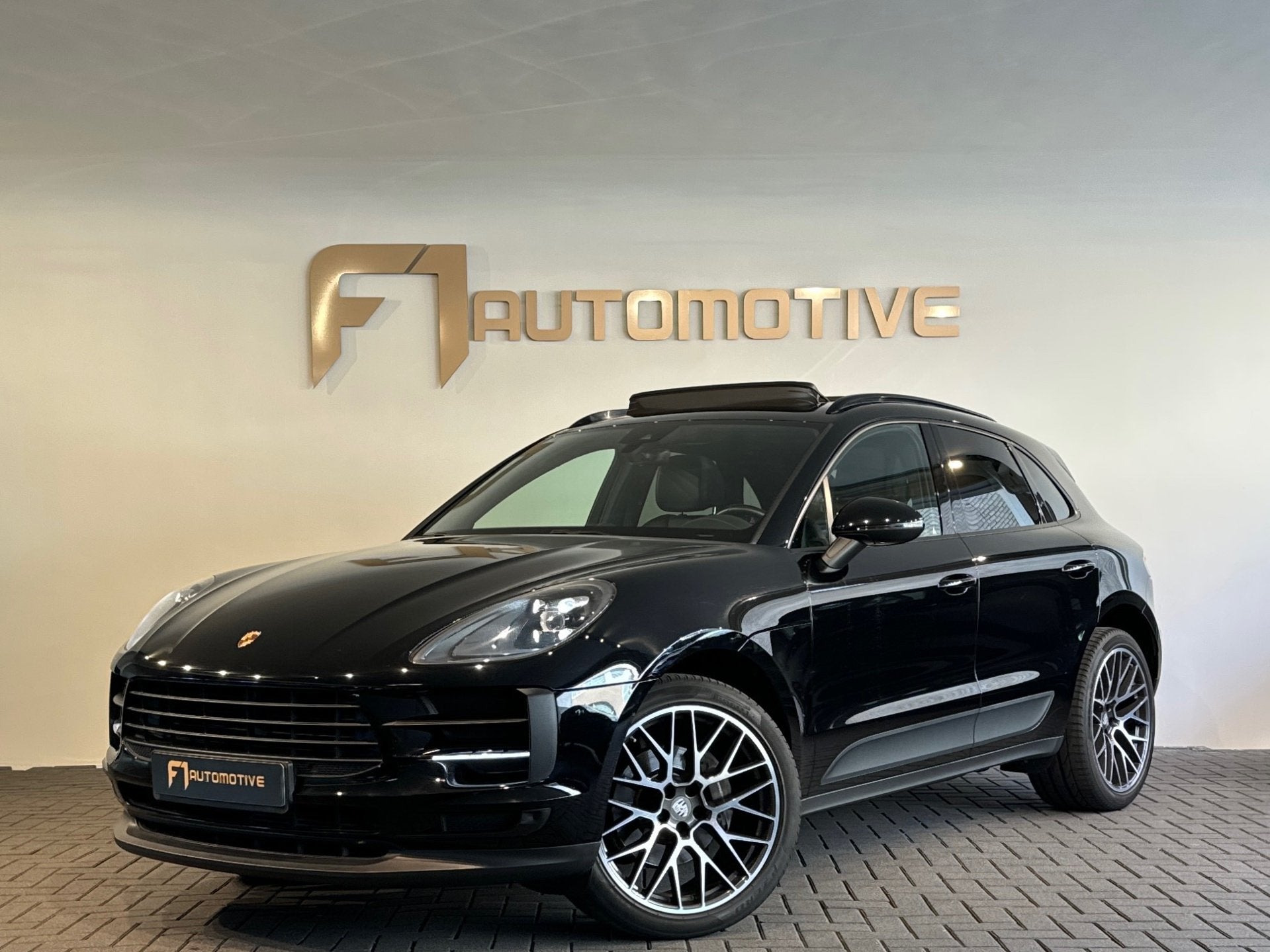 Porsche Macan 2.0 Pano|Memory|18-Way|Leder|Lane Assist, Auto's, Porsche, Automaat, Gebruikt, Zwart, Bedrijf
