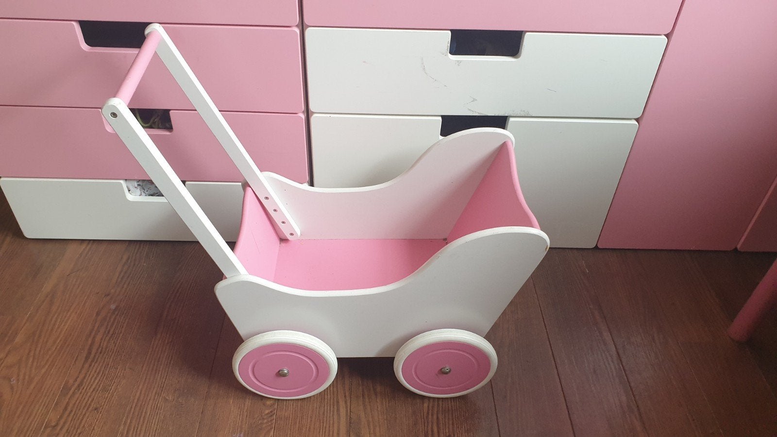 Houten poppenwagen, Ophalen