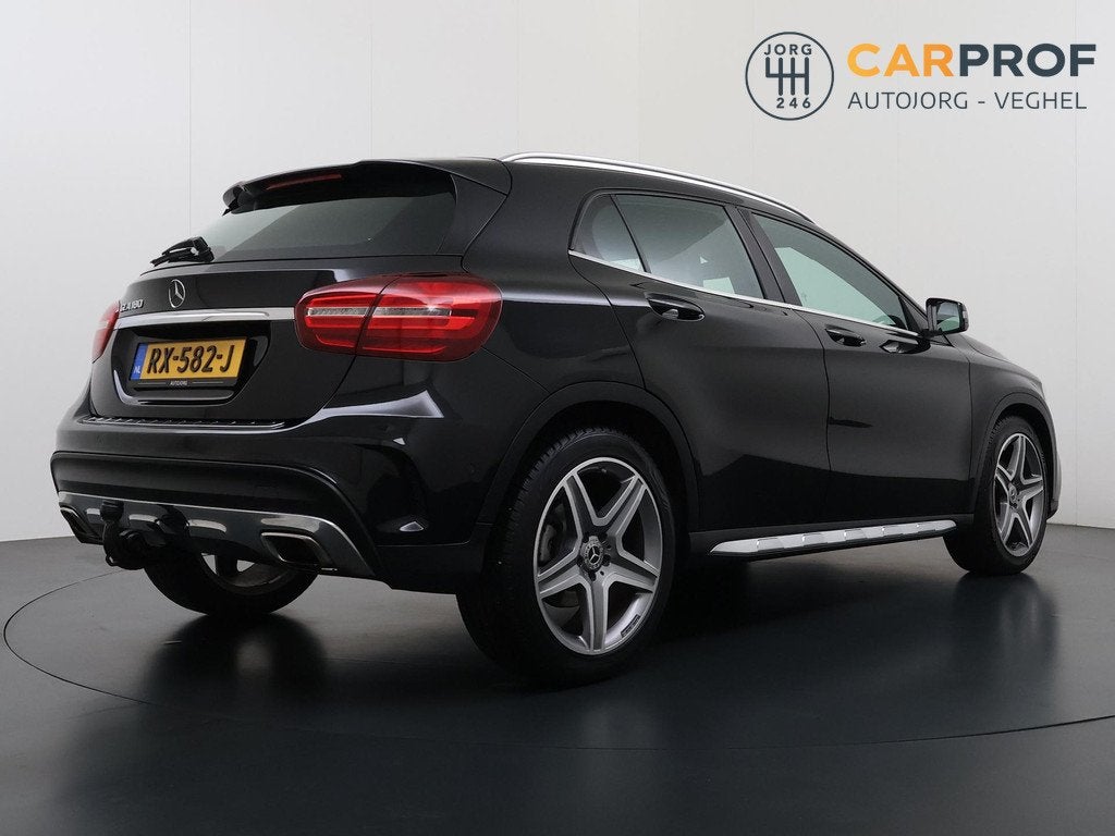 Mercedes-Benz GLA-klasse 180 Business Solution AMG Trekhaak, Gebruikt, 4 cilinders, 715 kg, Leder en Stof