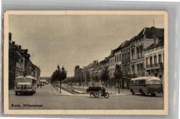 Breda Willemstraat met bussen st 1960, Verzamelen, Ophalen of Verzenden, 1940 tot 1960, Gelopen, Noord-Brabant