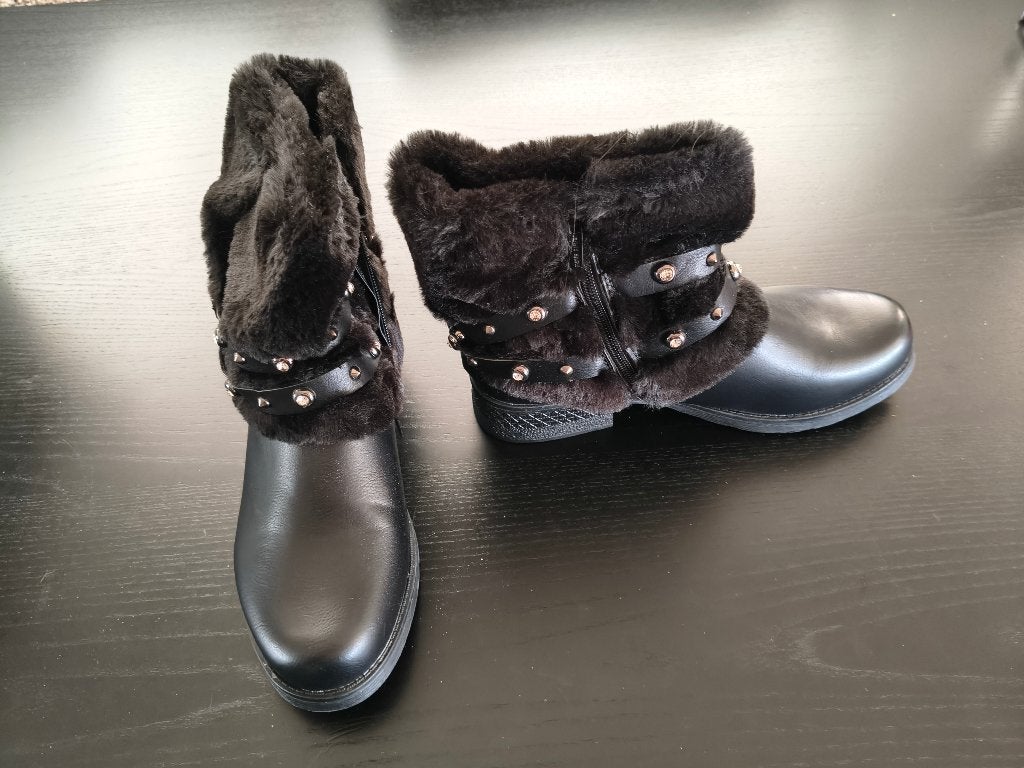 Zwarte boots met nep bont maat 40 (Zgan), Ophalen of Verzenden, Zo goed als nieuw, Zwart