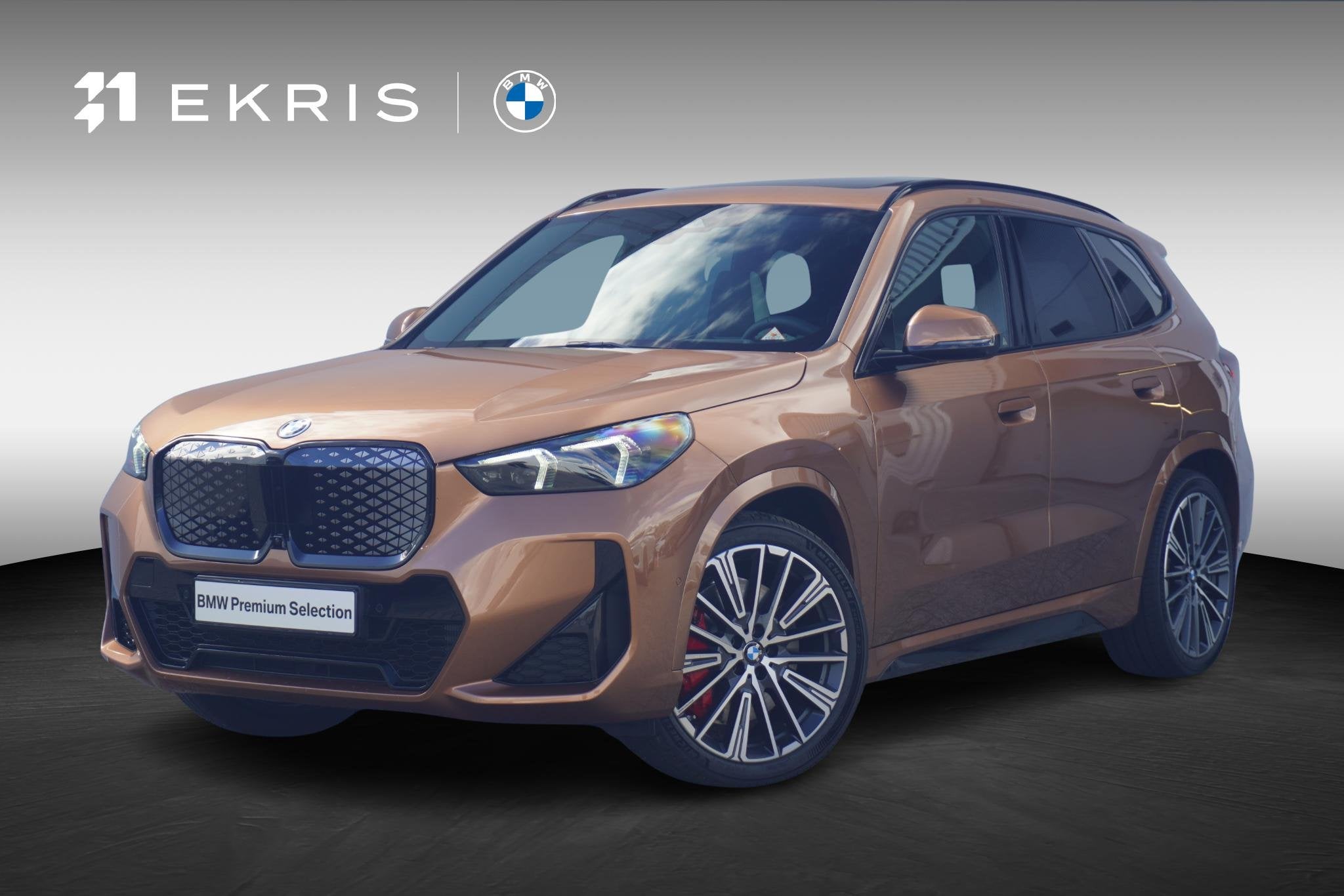 BMW iX1 eDrive20 M Sport Pro | Trekhaak | Schuif-kanteldak |, Auto's, 750 kg, Grijs, 204 pk, SUV of Terreinwagen