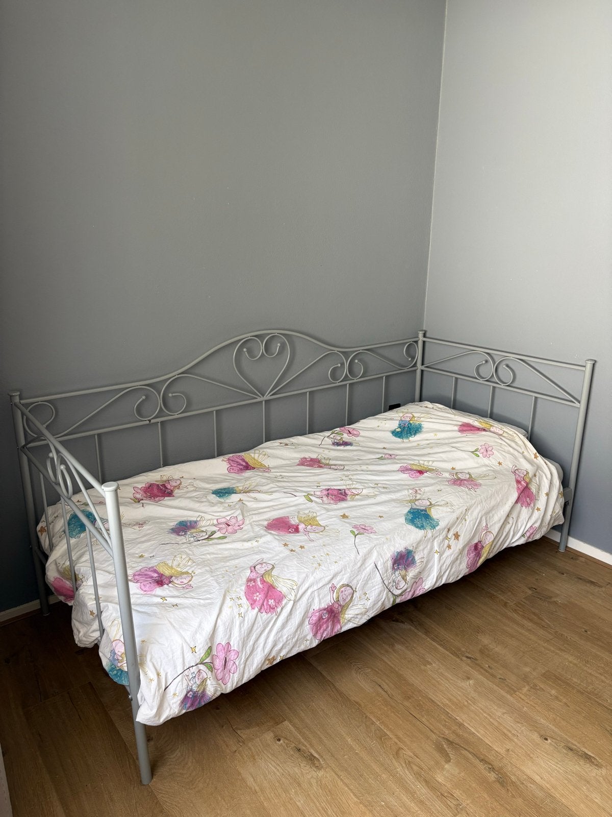 Leuk meisjesbed - metaal - met lattenbodem en matras, Ophalen, Gebruikt, 90 cm, Eenpersoons