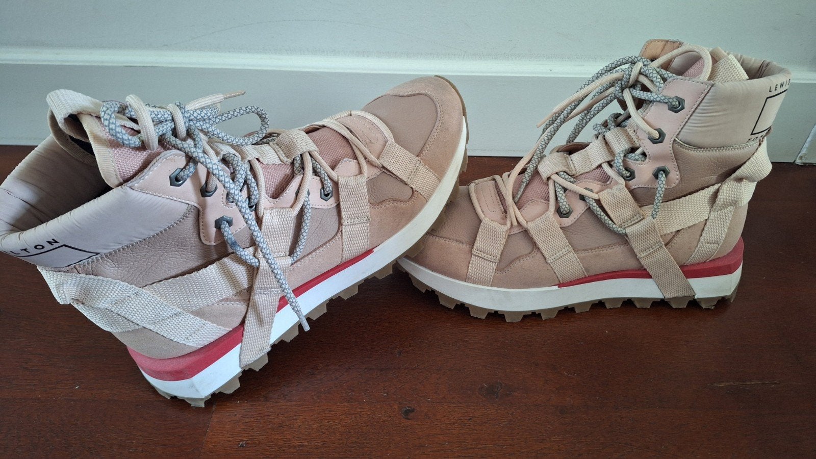 Heren gympen merk Tommy Hilfiger maat 43 beige rood., Ophalen of Verzenden, Zo goed als nieuw, Overige kleuren