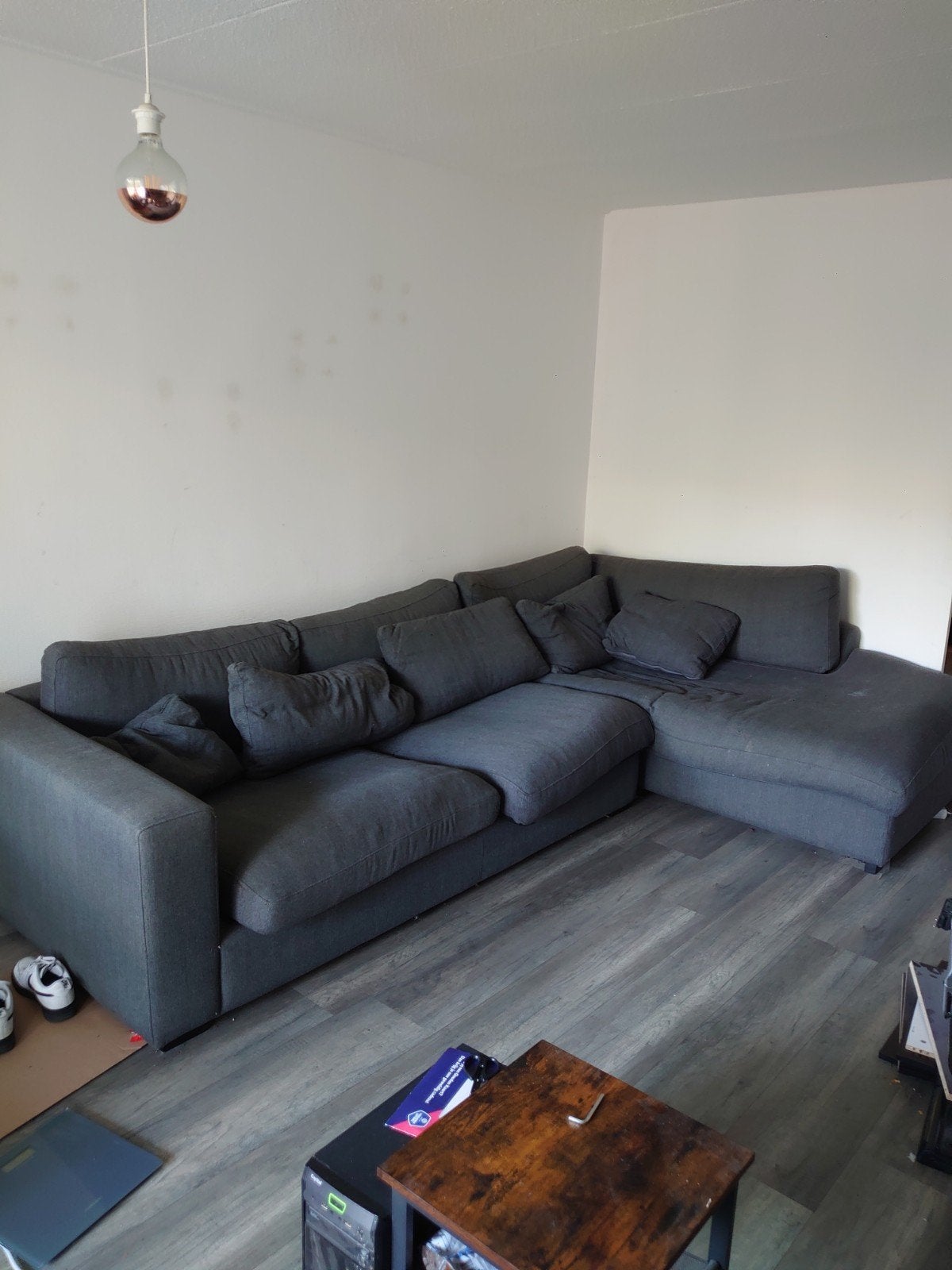 Grote comfortabele hoekbank in donkergrijs stof, Ophalen, 250 tot 300 cm, Gebruikt, 100 tot 125 cm