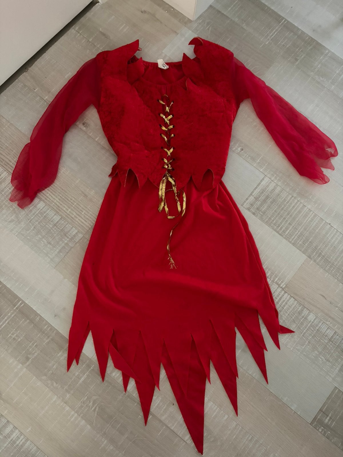 Rood jurkje met gouden veter, Kinderen en Baby's, Carnavalskleding en Verkleedspullen, Ophalen of Verzenden, Zo goed als nieuw