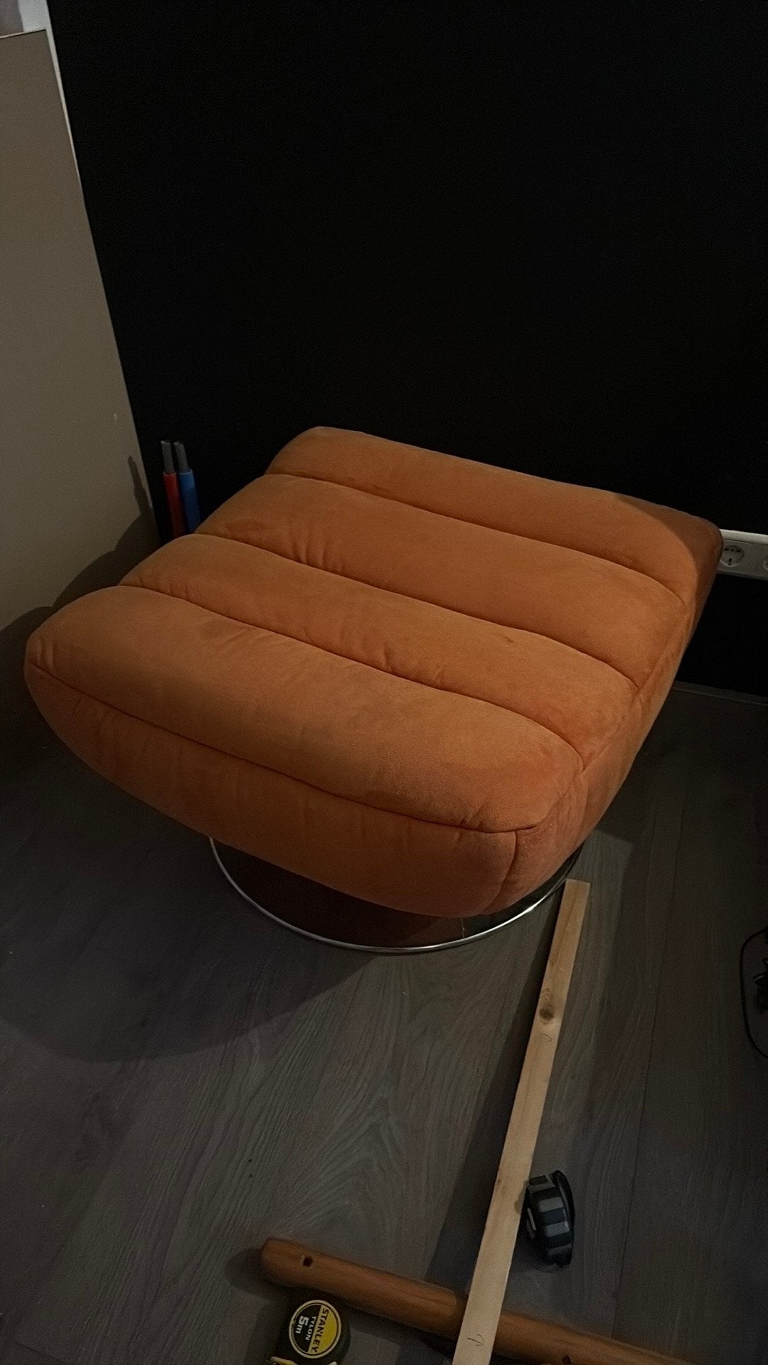 Comfortabele Draaibare Poef - Oranje, Huis en Inrichting, Banken | Voetenbanken en Poefen, Gebruikt, 50 tot 75 cm, Vierkant, Stof