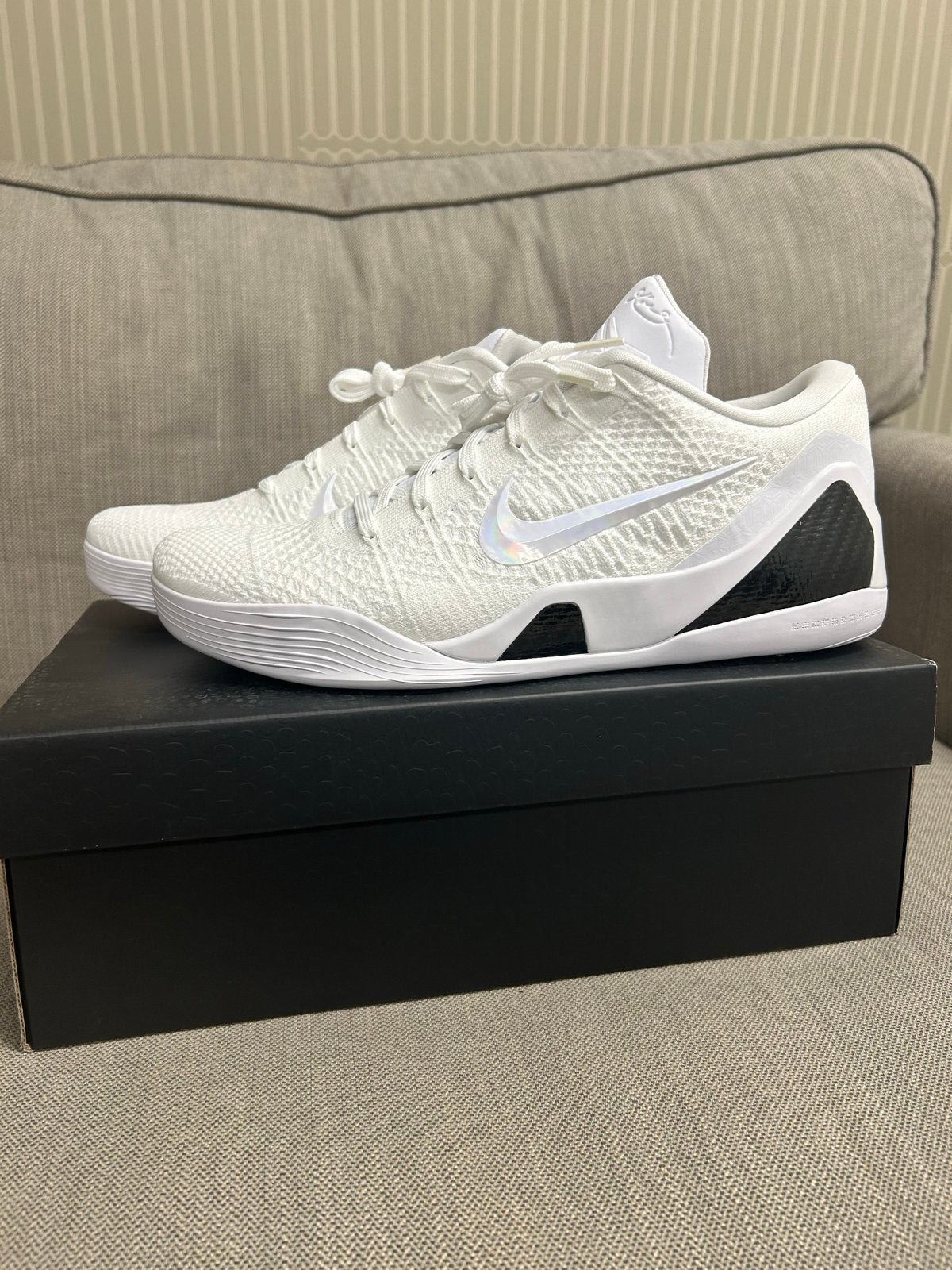 Nike Kobe 9 Elite Low 'White/Black' - Super mooi en speciaal, Kleding | Heren, Ophalen of Verzenden, Zo goed als nieuw, Wit, Sneakers of Gympen