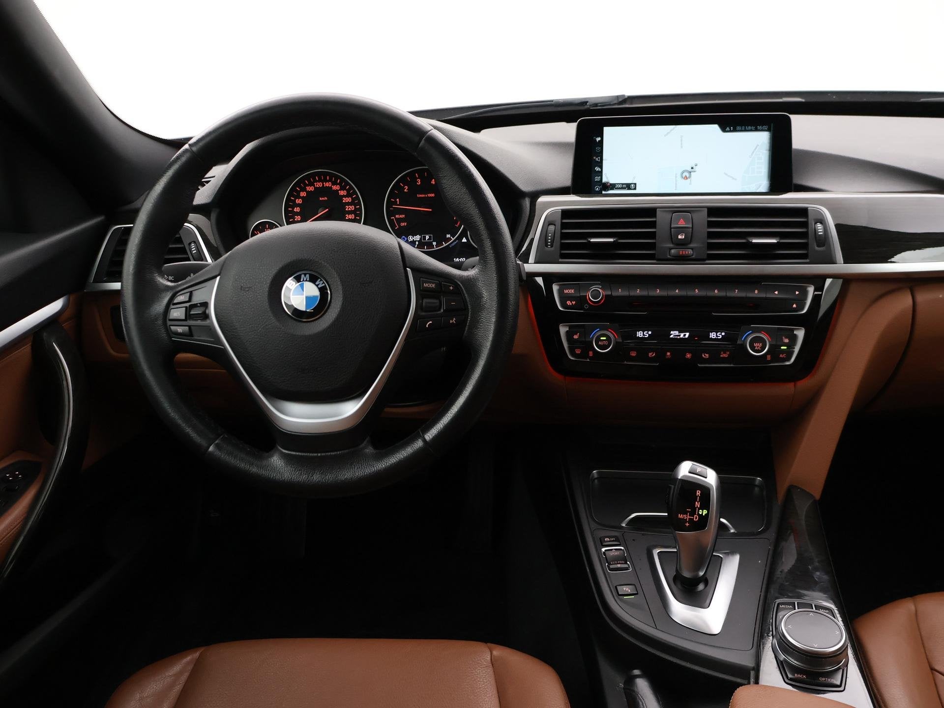 BMW 3-serie Gran Turismo 320i 184 PK + PANORAMA | LEDER | NA, Auto's, Automaat, 1998 cc, Achterwielaandrijving, Gebruikt