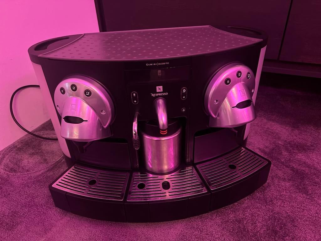 Nespresso CS320 Pro, Witgoed en Apparatuur, Koffiezetapparaten, Ophalen, Gebruikt, Koffiemachine, Koffiepads en cups
