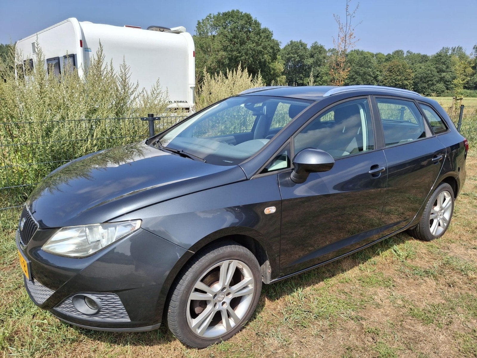 Seat Ibiza 1.4 63KW ST 2010 Grijs, Auto's, Voorwielaandrijving, 40 €/maand, 4 cilinders, Ibiza