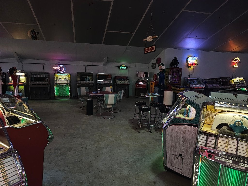 jukeboxen met app en bluetooth, 1950 tot 1960, Zo goed als nieuw, Ophalen, Met singles