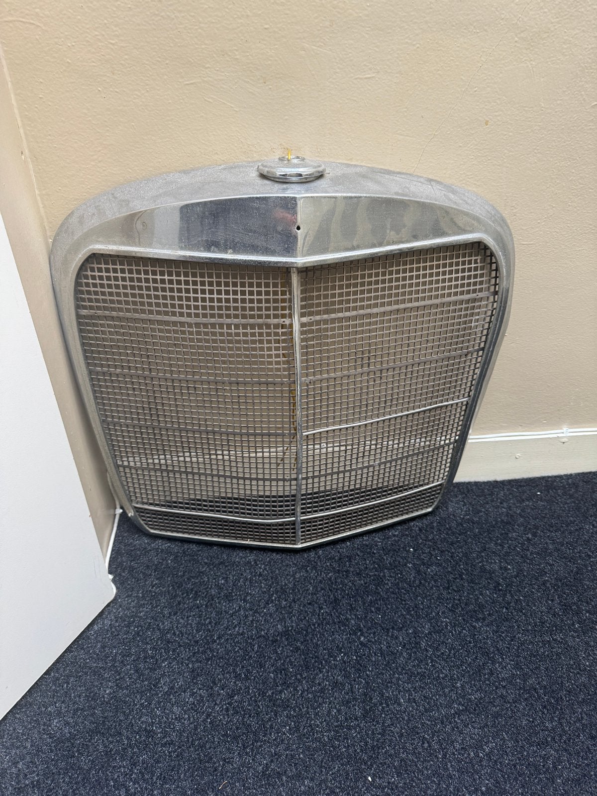 Antieke vintage auto grill, Ophalen