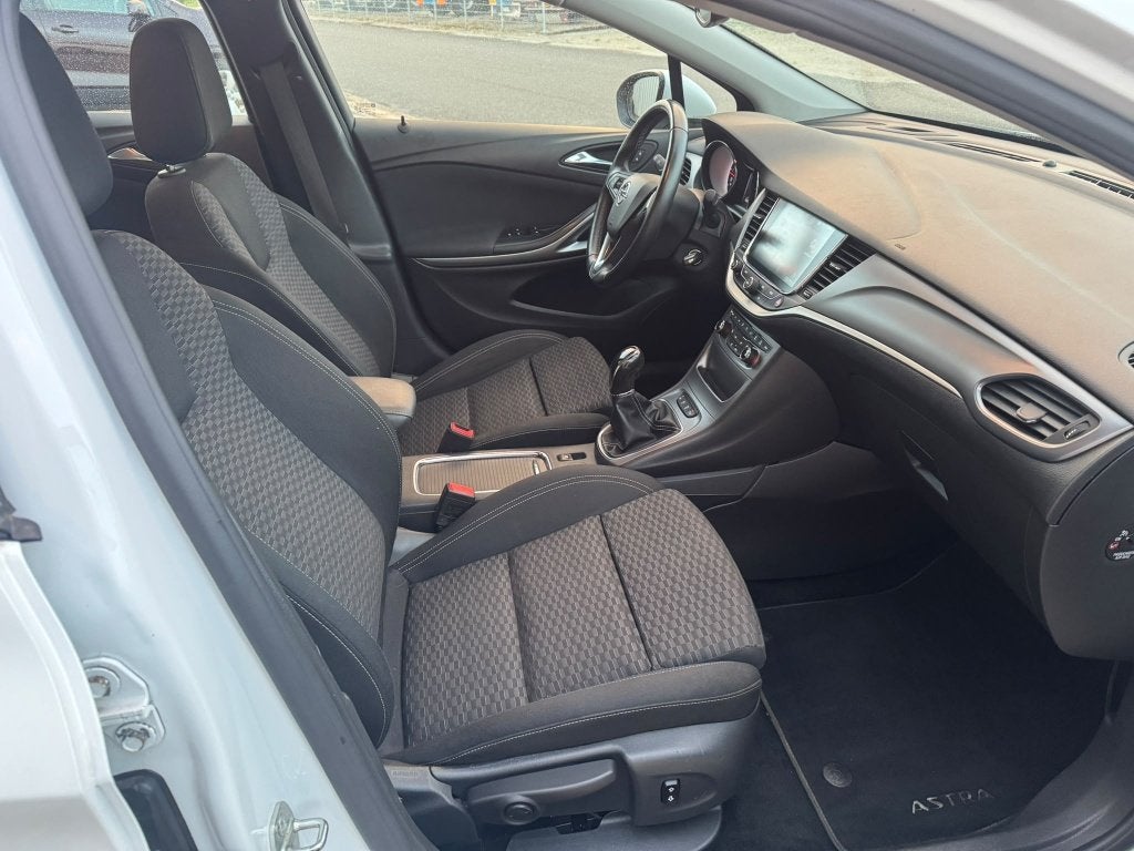 Foto 19 van Opel Astra 1.0 Turbo  Sports Tourer 2017 Wit Airco| trekhaak