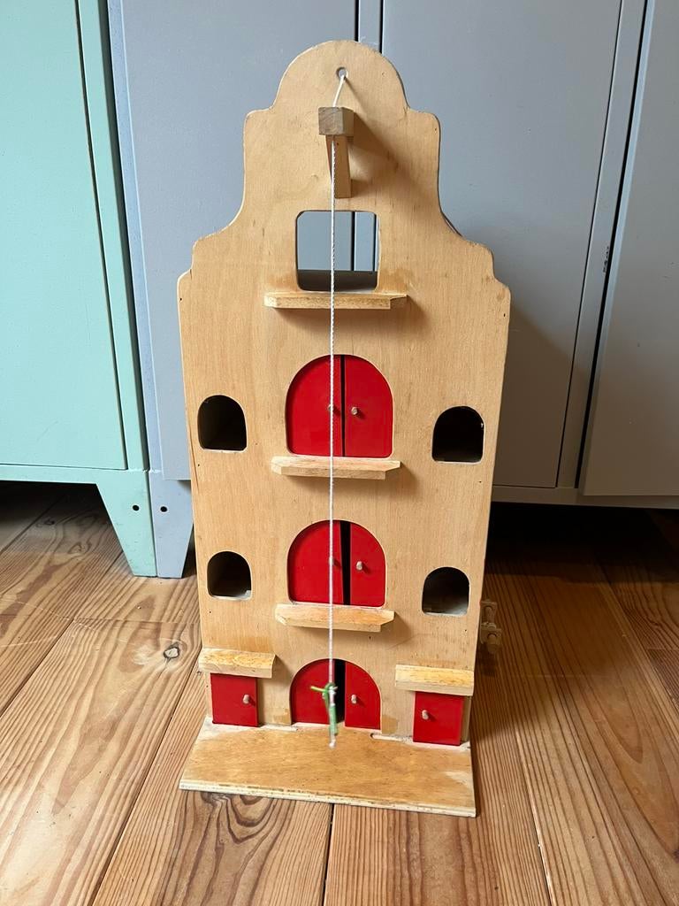 Houten speelgoed pakhuis, Ophalen, Gebruikt