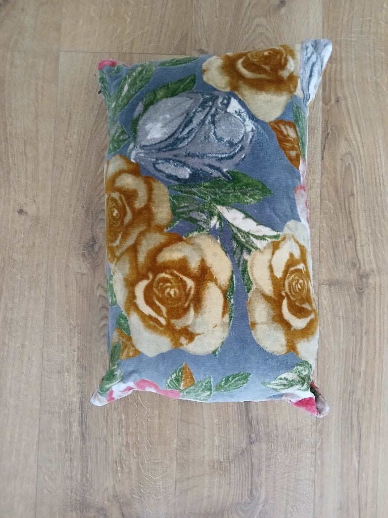 Kussen, Huis en Inrichting, Woonaccessoires | Kussens, Ophalen, Gebruikt, Overige kleuren, Overige vormen