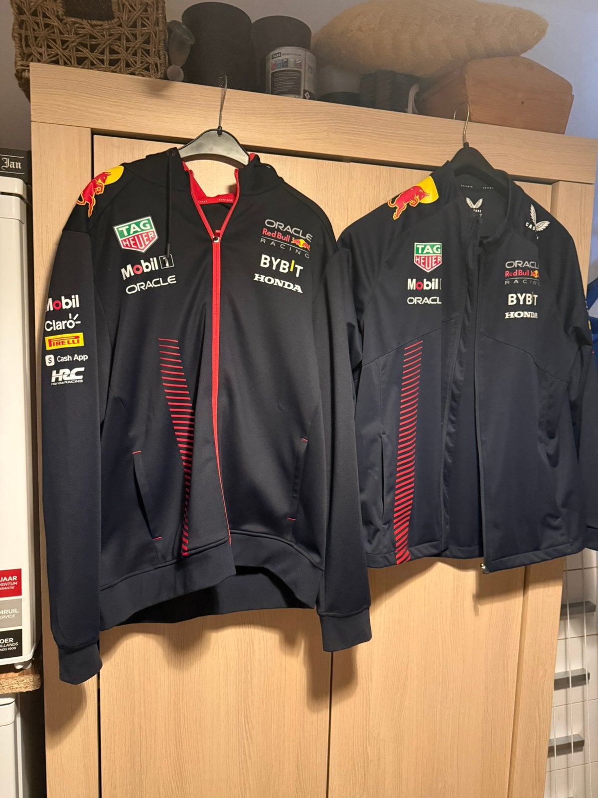 Te koop 2 formule 1jassen red bull, Ophalen, Zo goed als nieuw, Blauw