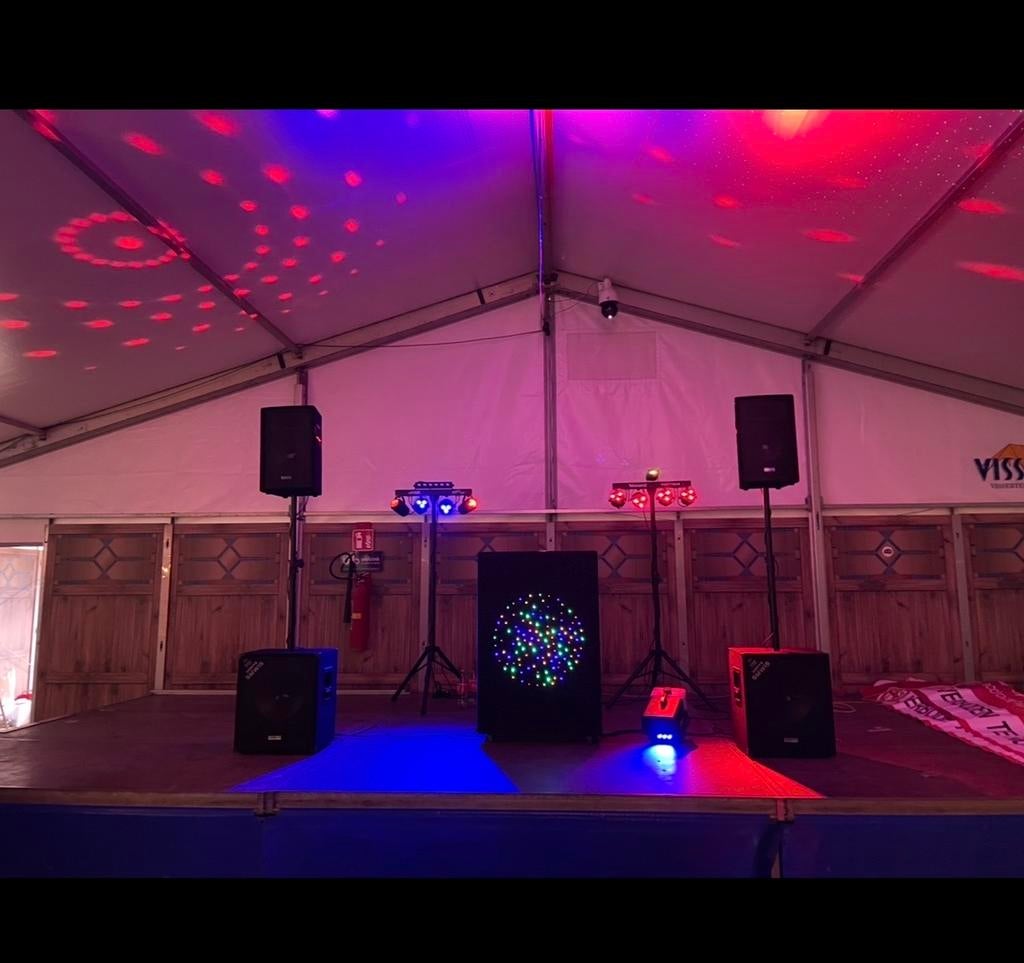 Complete Muziekinstallatie met DJ-Booth en Verlichting, Muziek en Instrumenten, Dj-sets en Draaitafels, Ophalen, Gebruikt, Dj-set