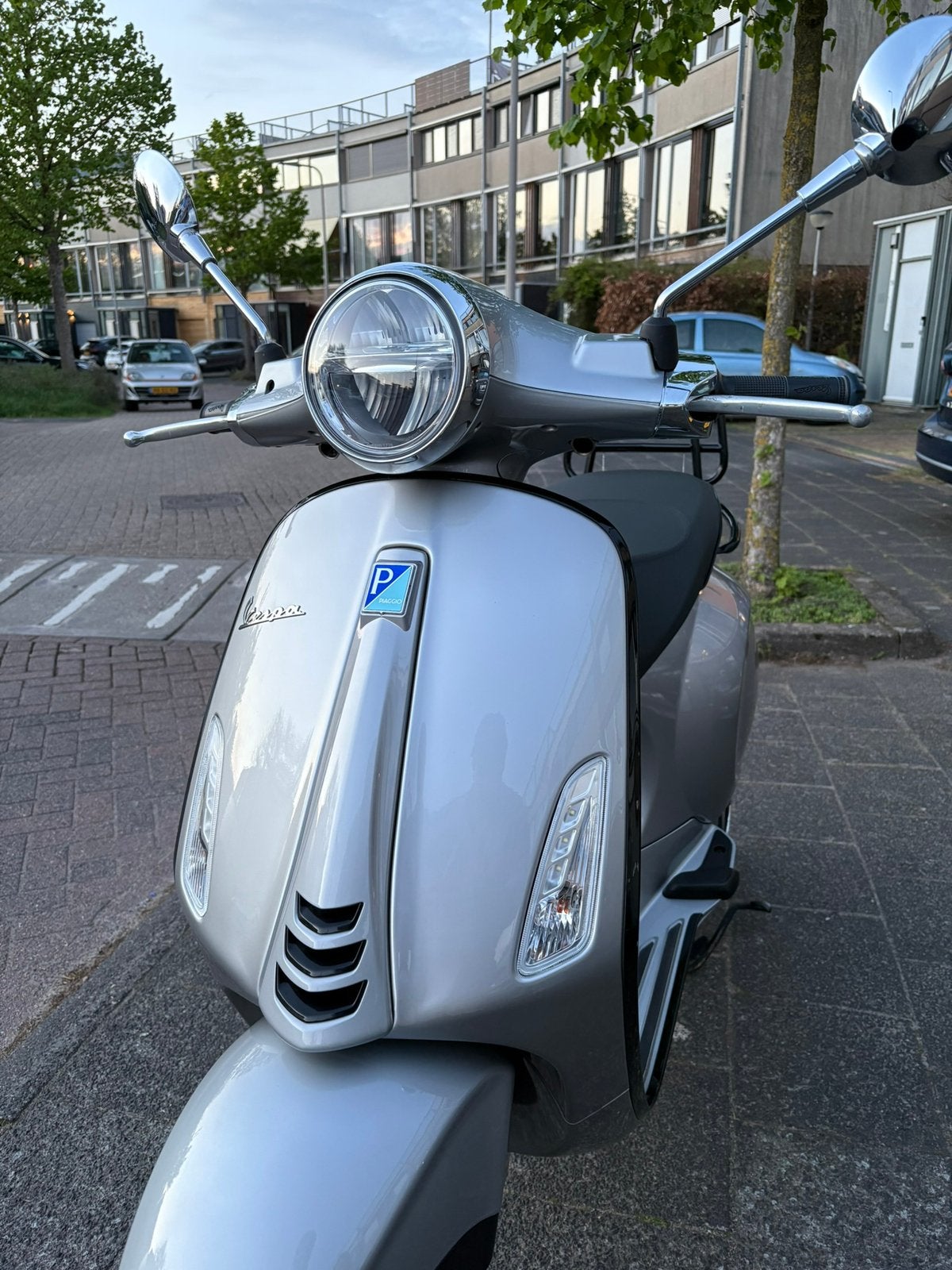 Vespa Elettrica- zo goed als nieuw, Fietsen en Brommers, Scooters | Vespa, Ophalen of Verzenden, Zo goed als nieuw, Benzine