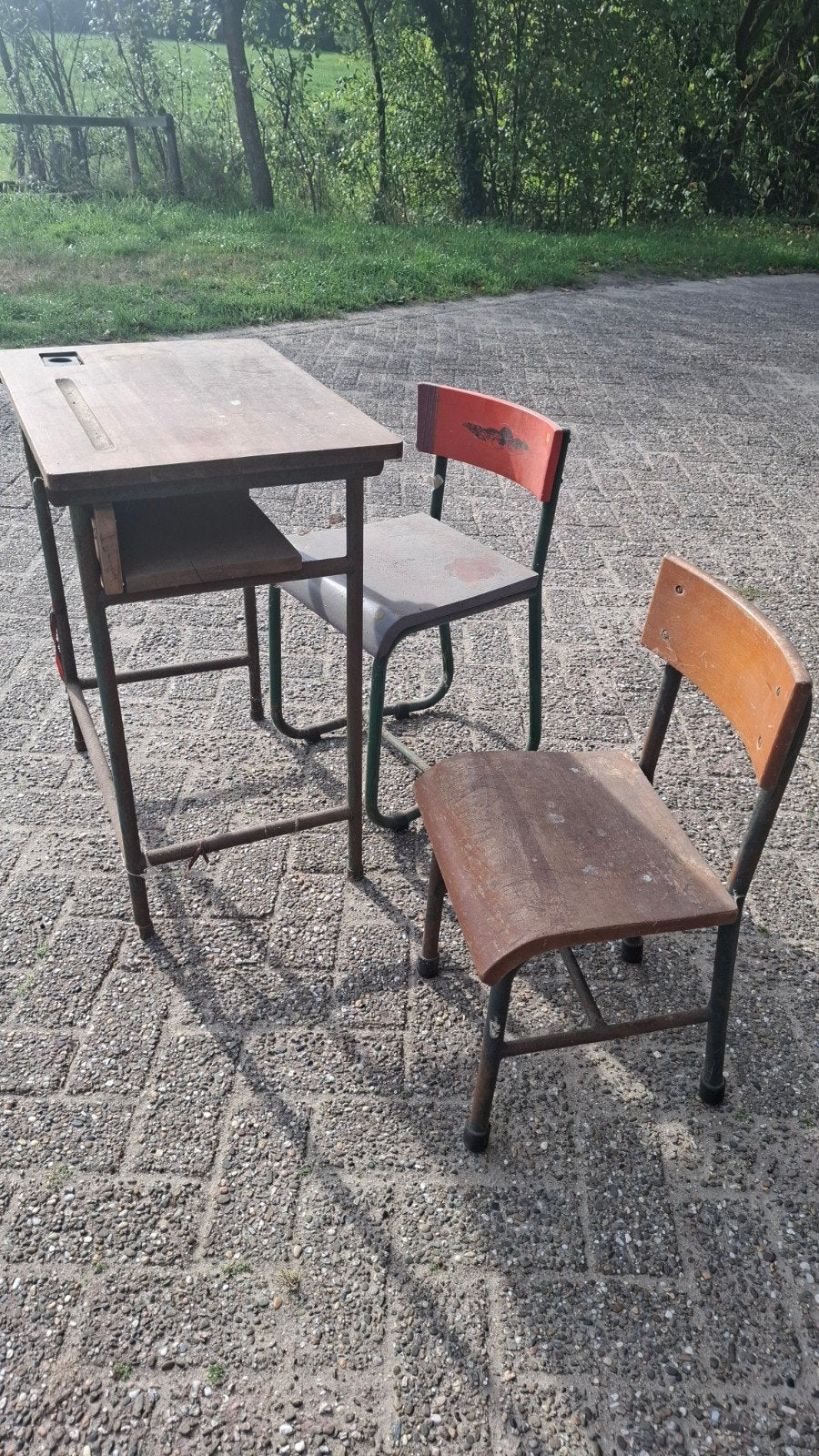 Oud schoolbankje met 2 stoelen, Ophalen, Gebruikt