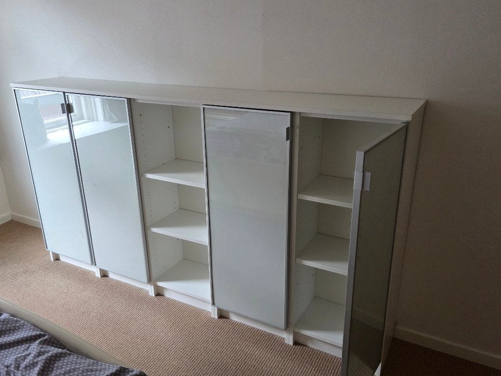 5 Wandkasten, Ikea Billy, met glazen deuren en planken., Ophalen, Met deur(en), 100 tot 150 cm, Zo goed als nieuw