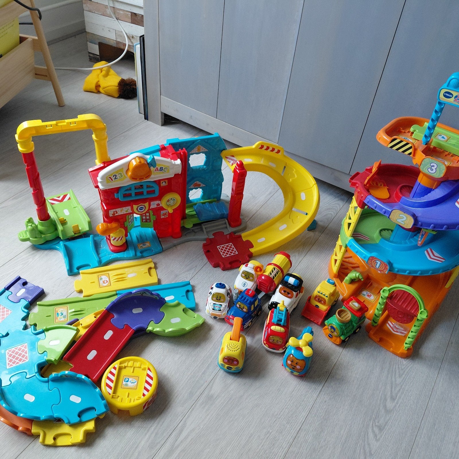V-tech Toet Toet auto's en/of sets, Kinderen en Baby's, Speelgoed | Vtech, Ophalen, Gebruikt, 2 tot 4 jaar