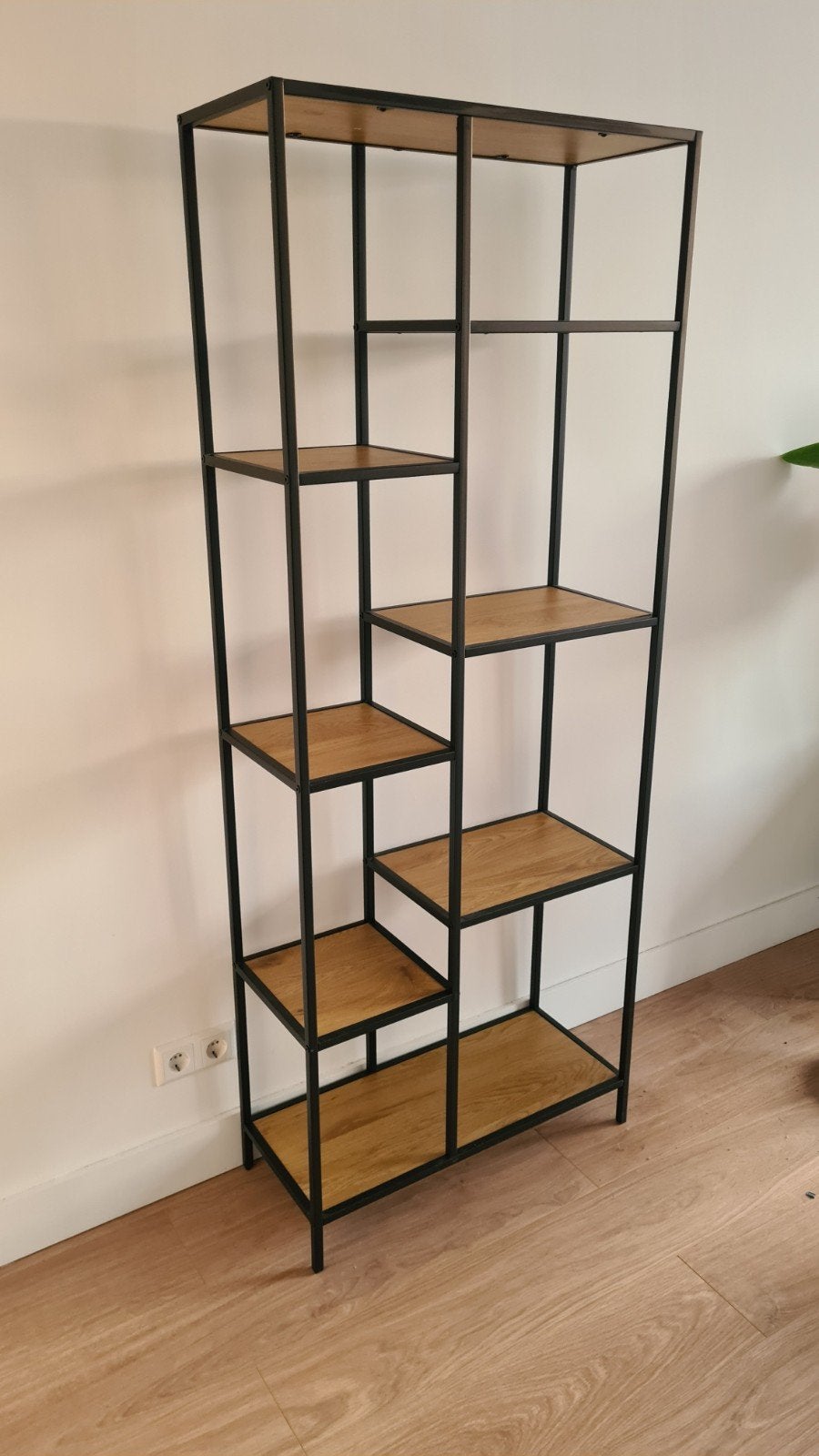 JYSK TRAPPEDAL kast, zwart metalen frame en houten planken, Met plank(en), Industrieel, Modern, 50 tot 100 cm, Zo goed als nieuw