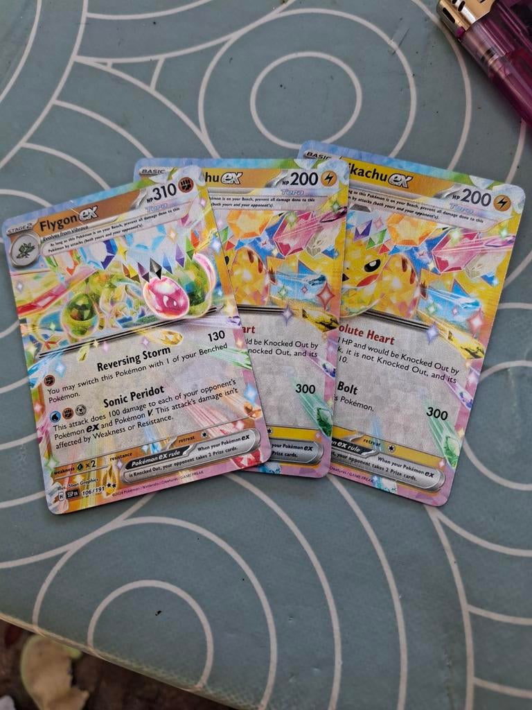 3 Pokémon kaarten uit Surging Sparks pack, Ophalen of Verzenden, Zo goed als nieuw, Meerdere kaarten, Foil