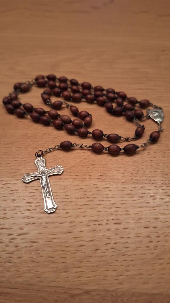 Rozenkrans lourdes met Bernadette afbeelding en mooi krans, Ophalen of Verzenden, Zo goed als nieuw, Zwart, Overige materialen