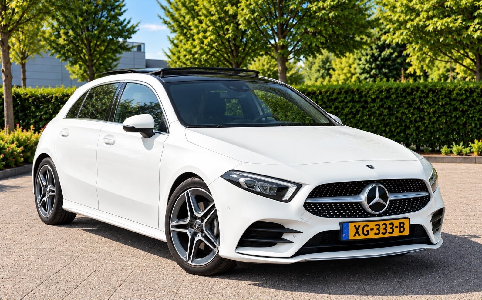 Mercedes-Benz A-Klasse A 180 | AMG line | Pano | 2018, 136 pk, 680 kg, 4 cilinders, Wit