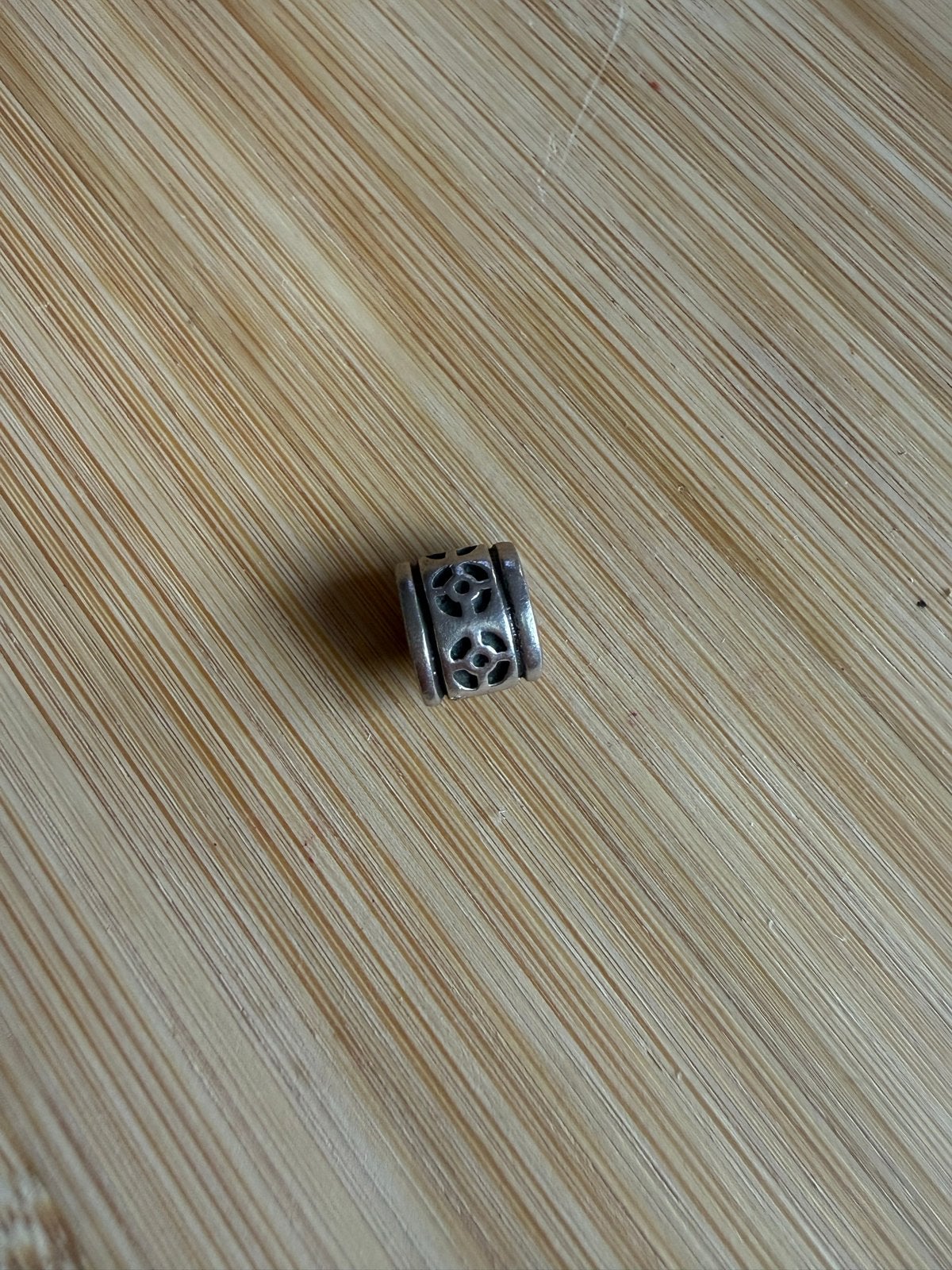Zilveren bedel met patroon, Overige merken, Gebruikt, Ophalen of Verzenden, 1 bedel