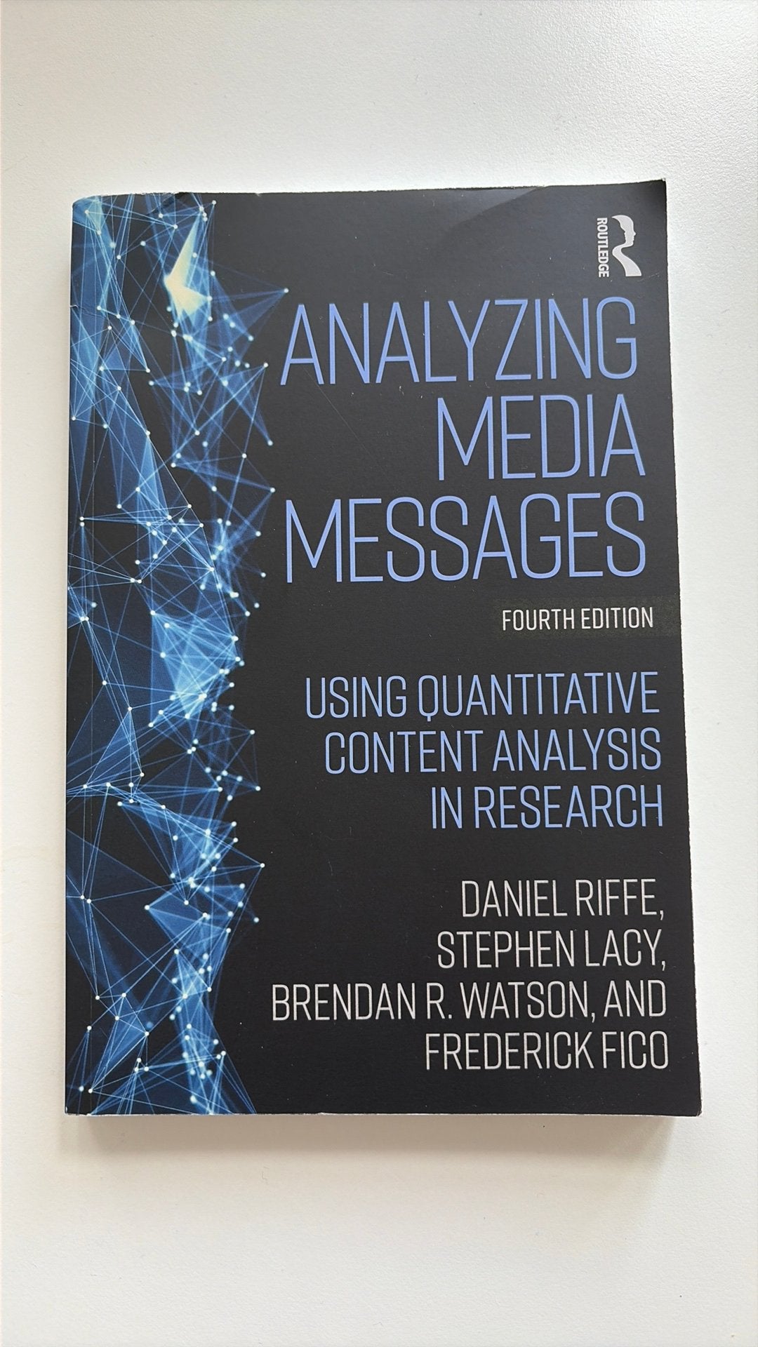 Book analysing media messages 4th edition, Ophalen of Verzenden, Zo goed als nieuw