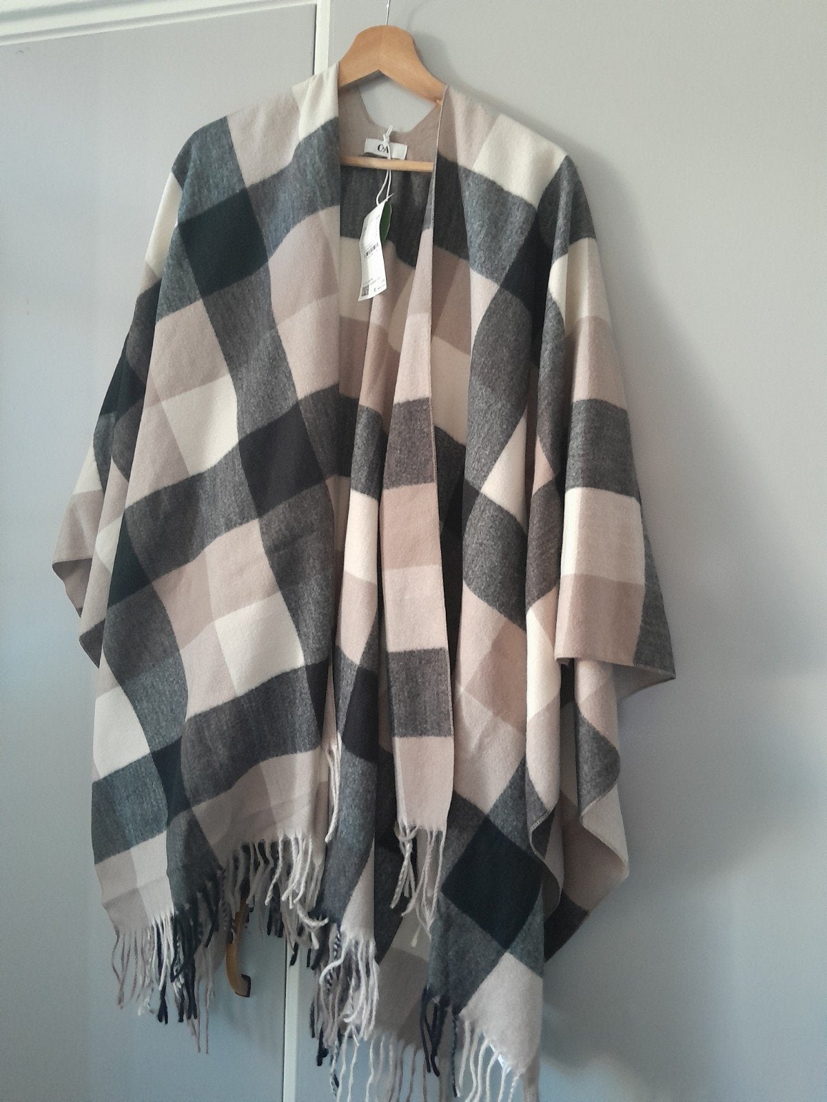 Geruite poncho/sjaal van C&A, Ophalen, Maat 46/48 (XL) of groter, Nieuw, Sjaal